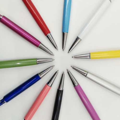 Ручки шариковые, гелевые, простые карандаши